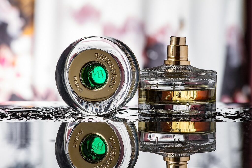 体温が高いと感じる時におすすめの香水は強い香りのもの？